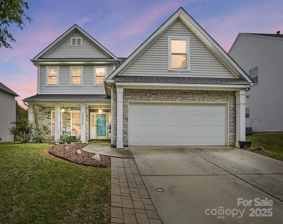 2324 Oakdale Creek Ln., Charlotte, NC 28216