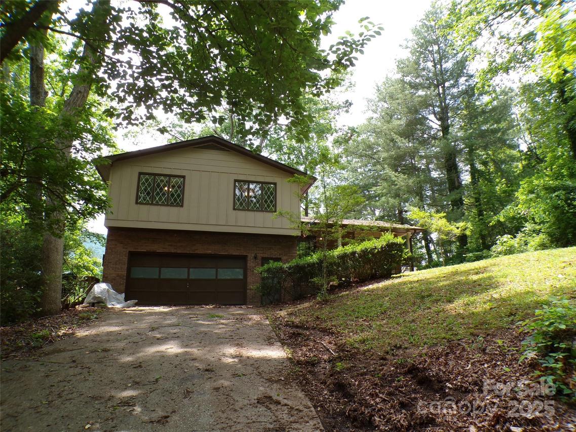 78 Mountain View Estate Rd., Hendersonville, NC 28739
