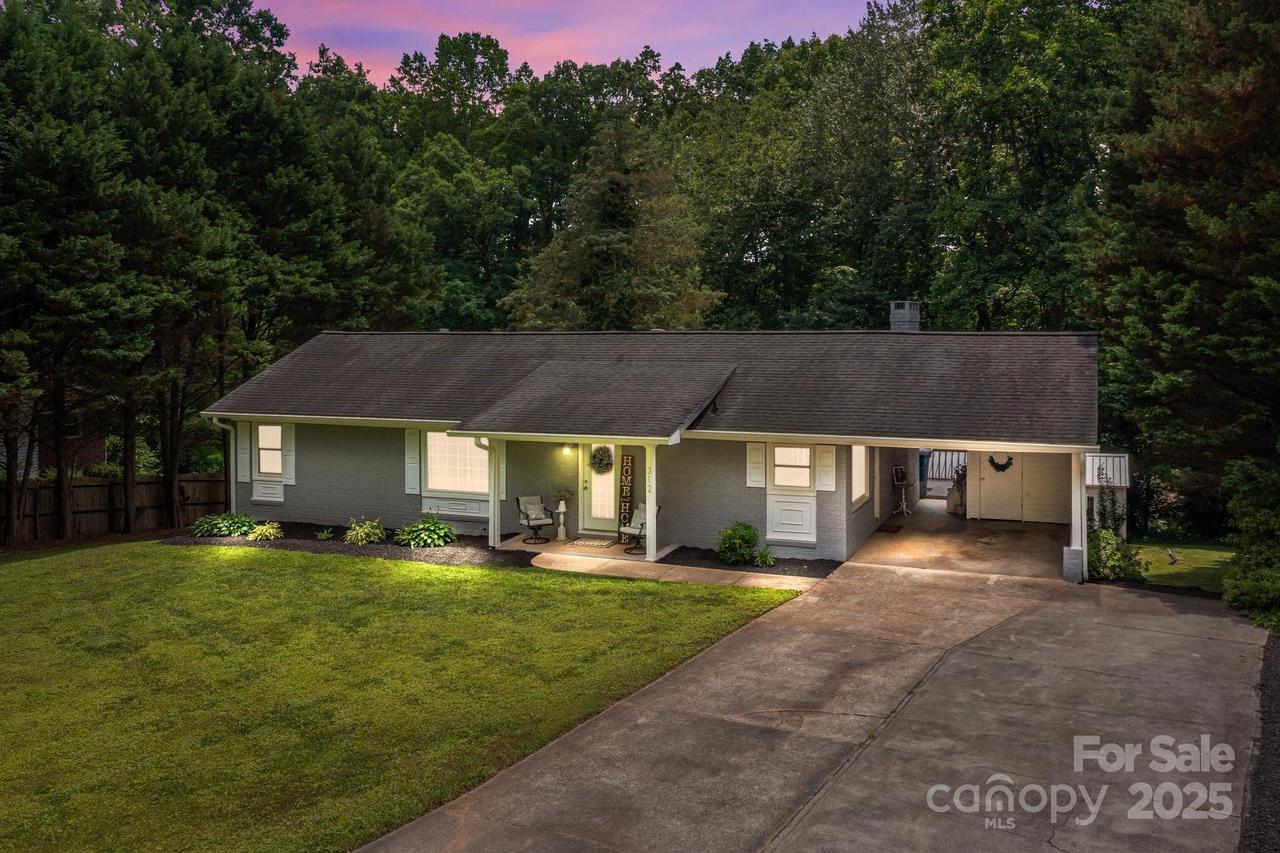 312 Walton Dr., Statesville, NC 28625
