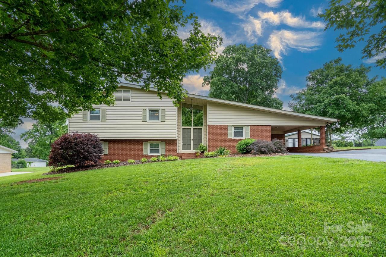 318 Confederate Dr., Concord, NC 28027