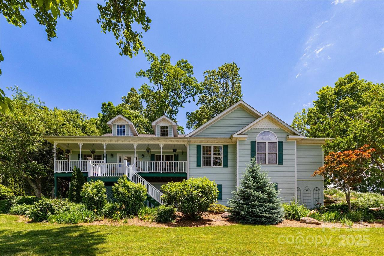 50 Appleola Rd., Hendersonville, NC 28792