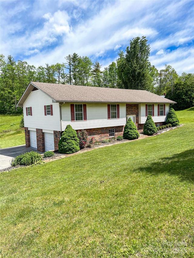 660 Halltown Rd., Spruce Pine, NC 28777