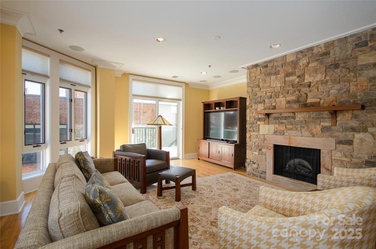 21 Battery Park Ave. #406, Asheville, NC 28801
