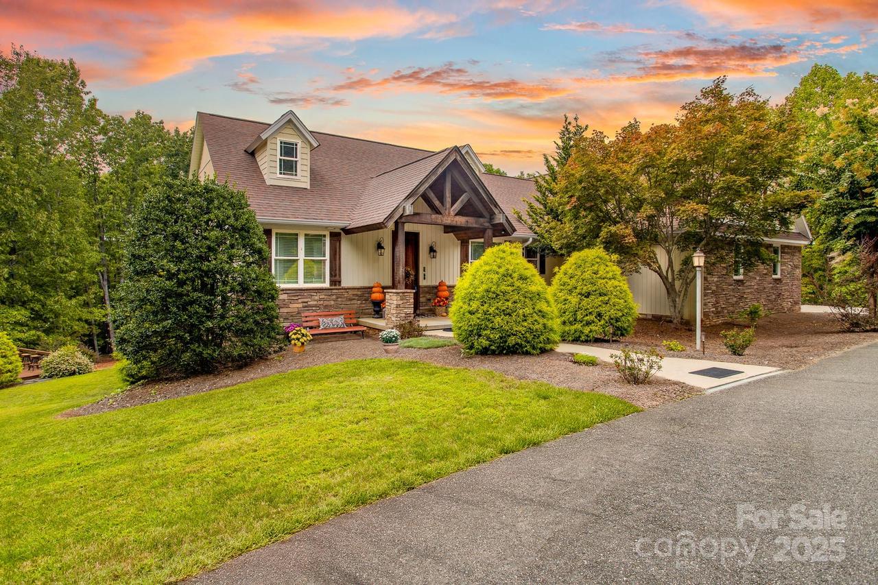 560 Blue Sky Dr., Dallas, NC 28034