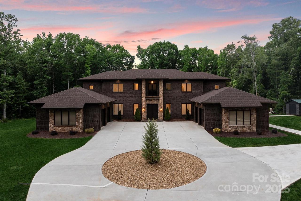 3020 Brooks Mill Ln., Wingate, NC 28174