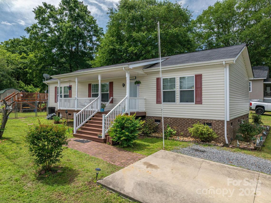 792 Carolina Mill Cir., Lincolnton, NC 28092