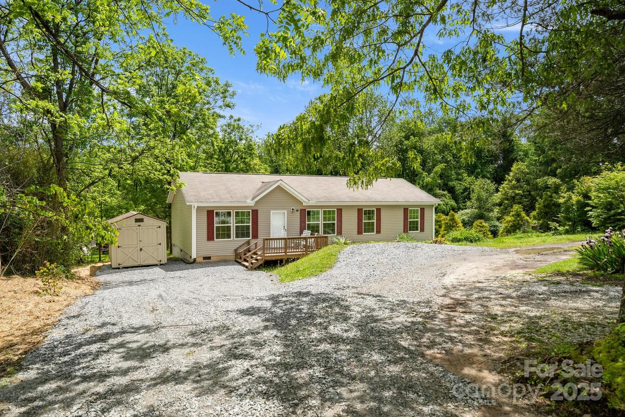 138 South Carolina Ave., Hendersonville, NC 28739