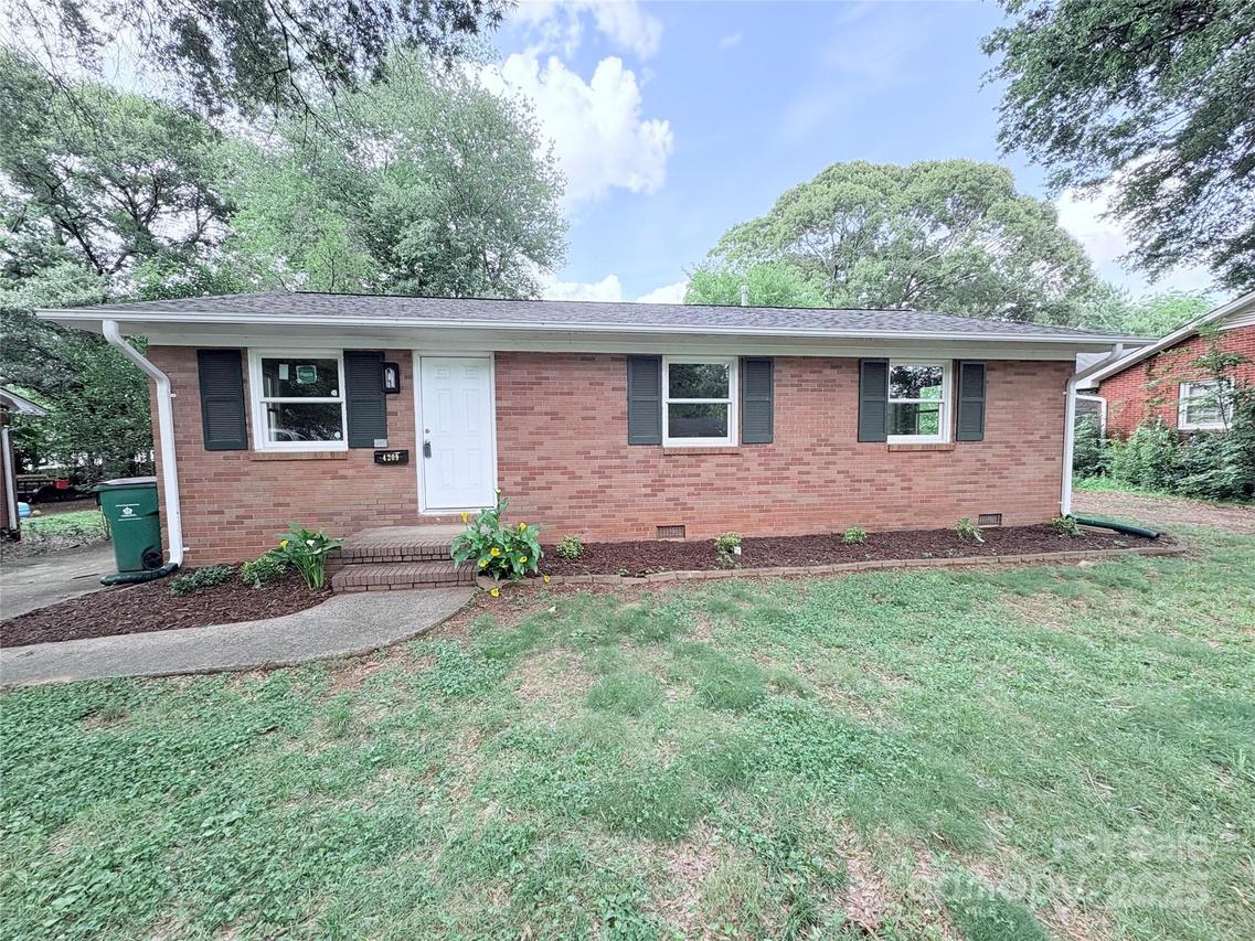 4209 Donnybrook Pl., Charlotte, NC 28205