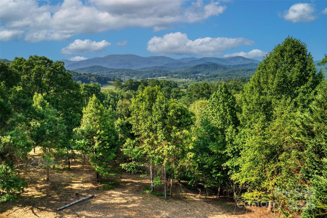 V/L Smith Knolls Rd., Fairview, NC 28730