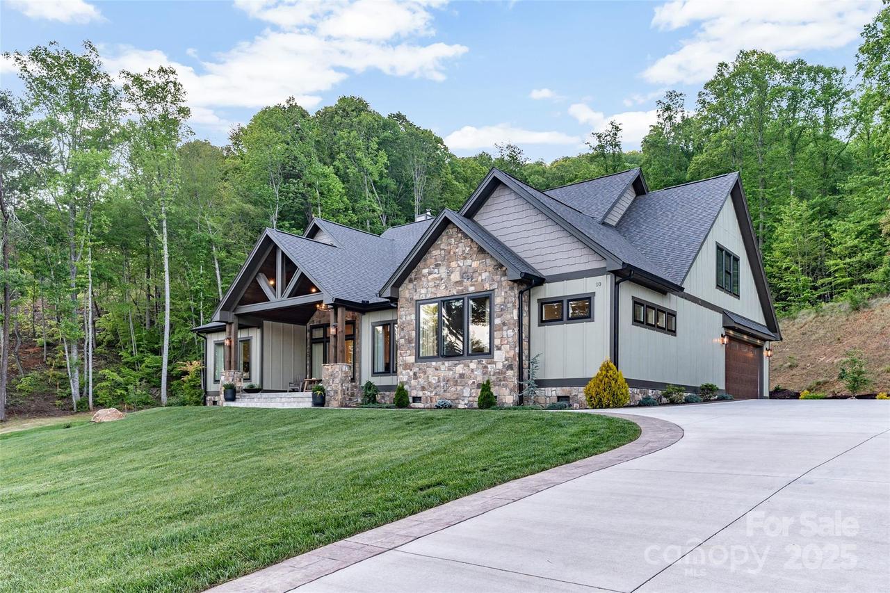 10 Slate Dr., Candler, NC 28715