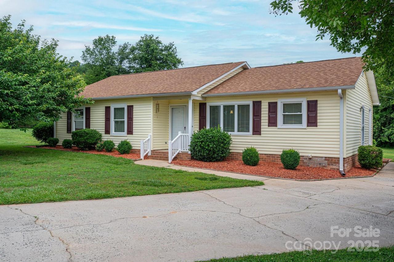 3537 Heather Ln., Gastonia, NC 28056
