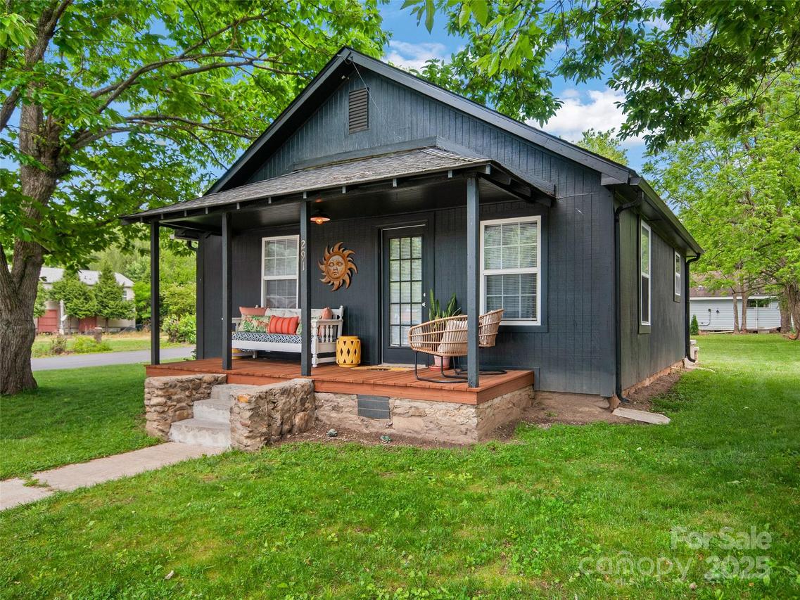 291 Camelot Dr., Waynesville, NC 28786