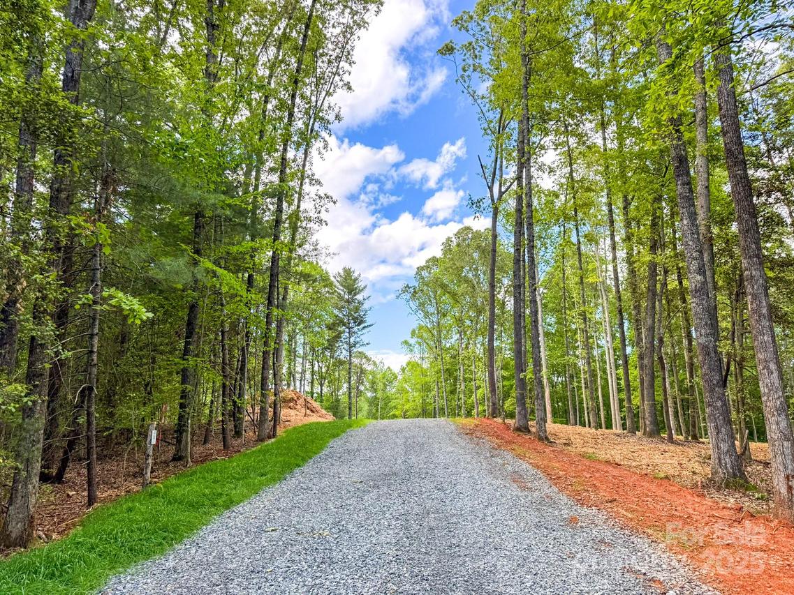 20 Nature Walk Ln., Hendersonville, NC 28739