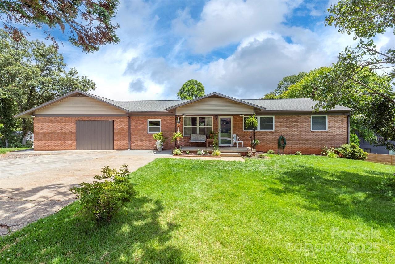 39 N Pershing Rd., Asheville, NC 28805