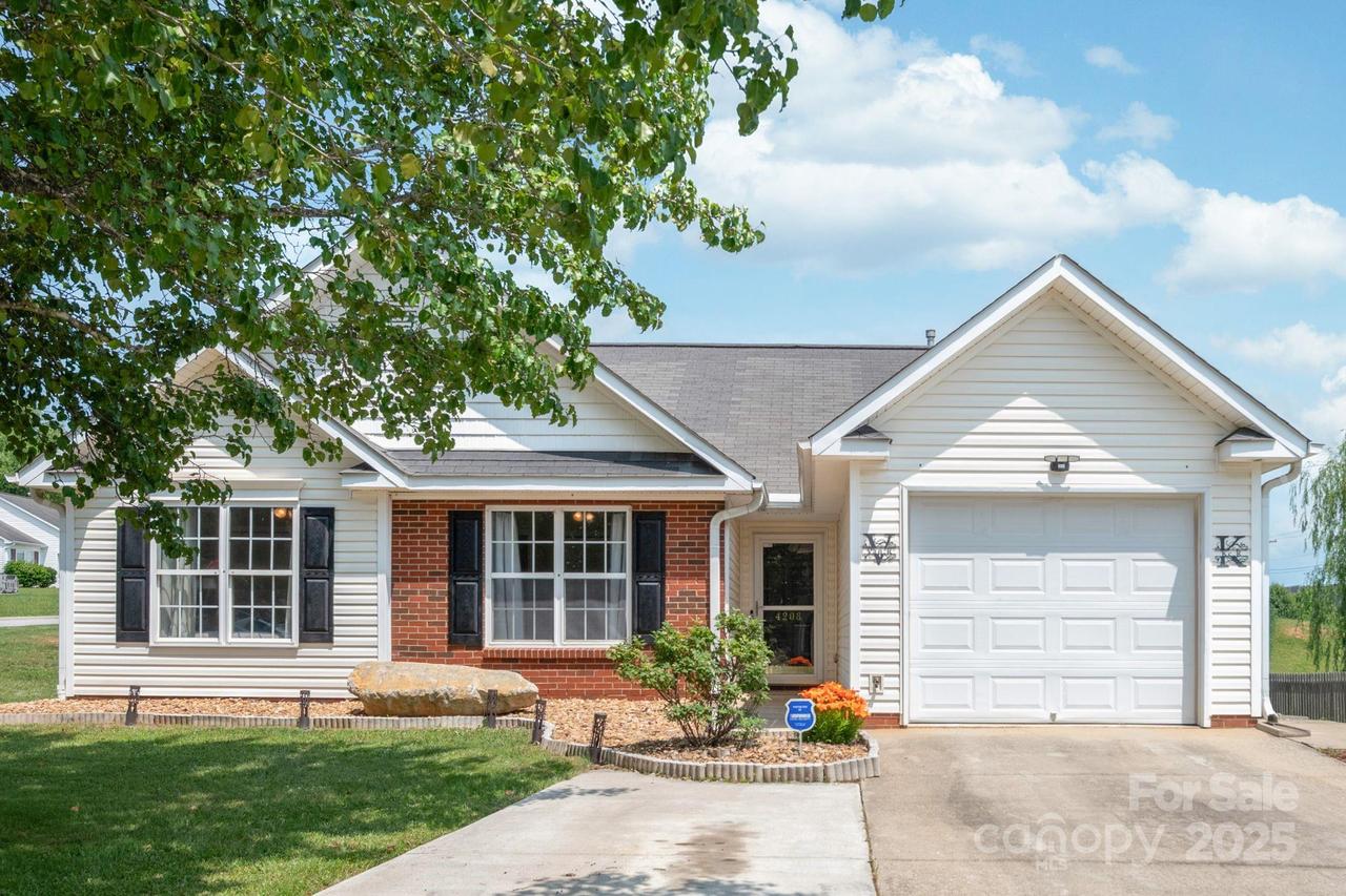 4208 Oaksburg Ct., Winston Salem, NC 27107