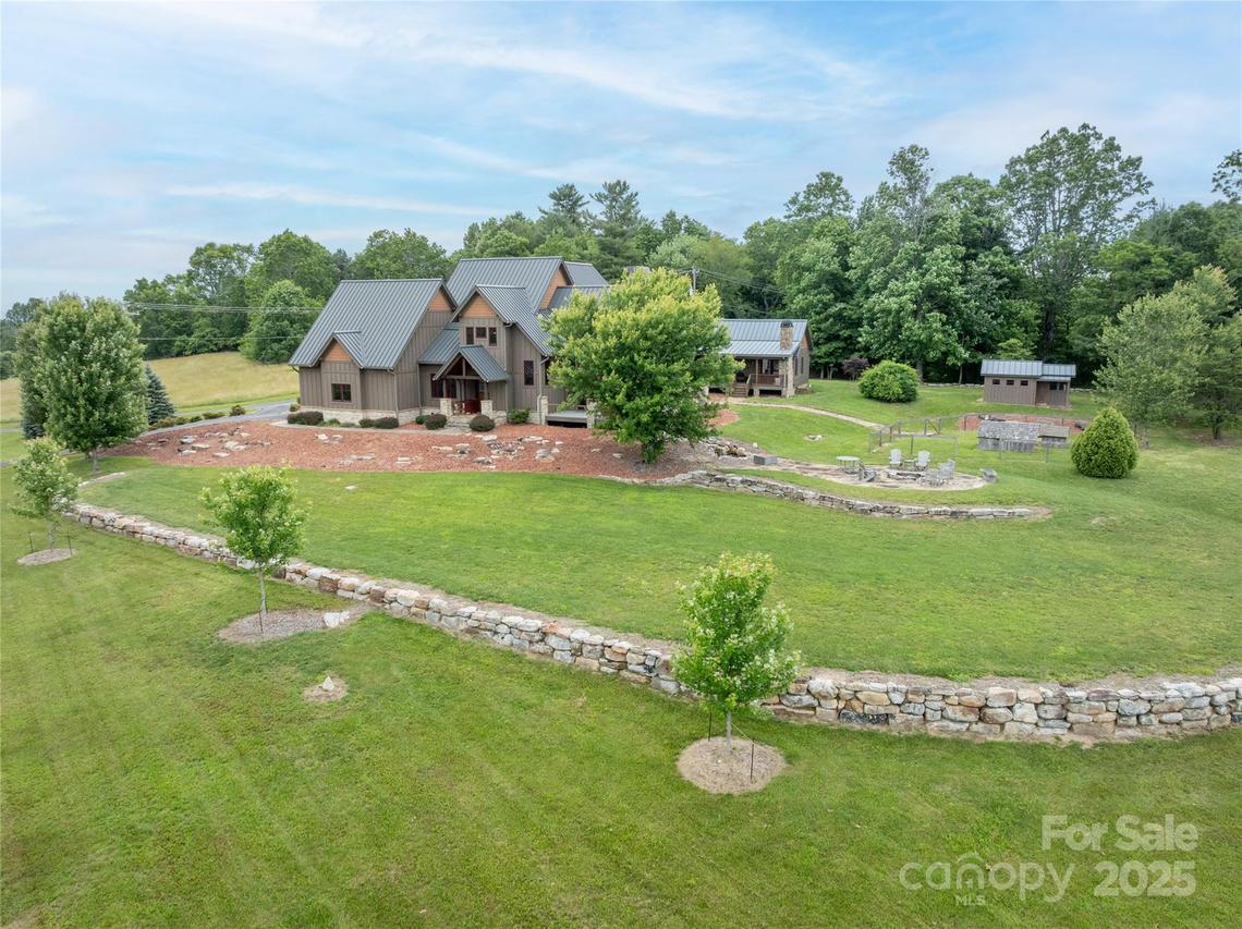 4862 Pinnacle Mountain Rd., Zirconia, NC 28790