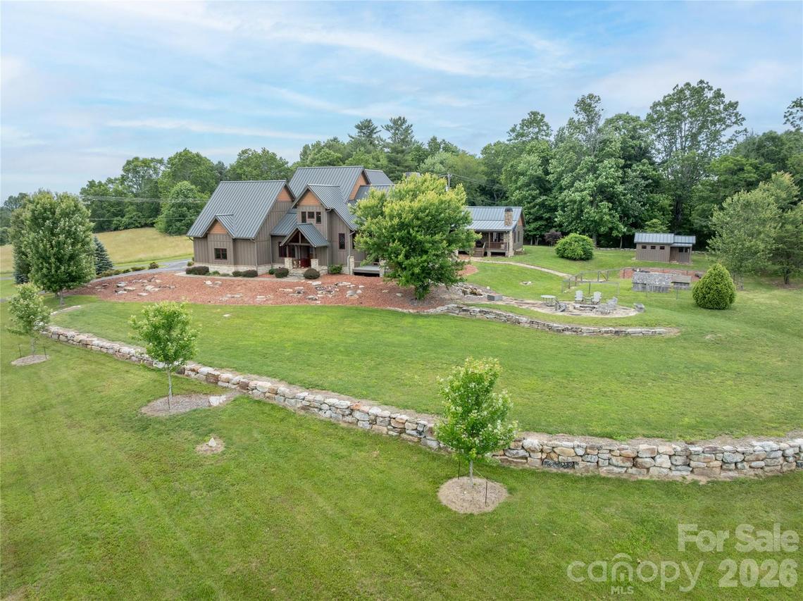 4862 Pinnacle Mountain Rd., Zirconia, NC 28790