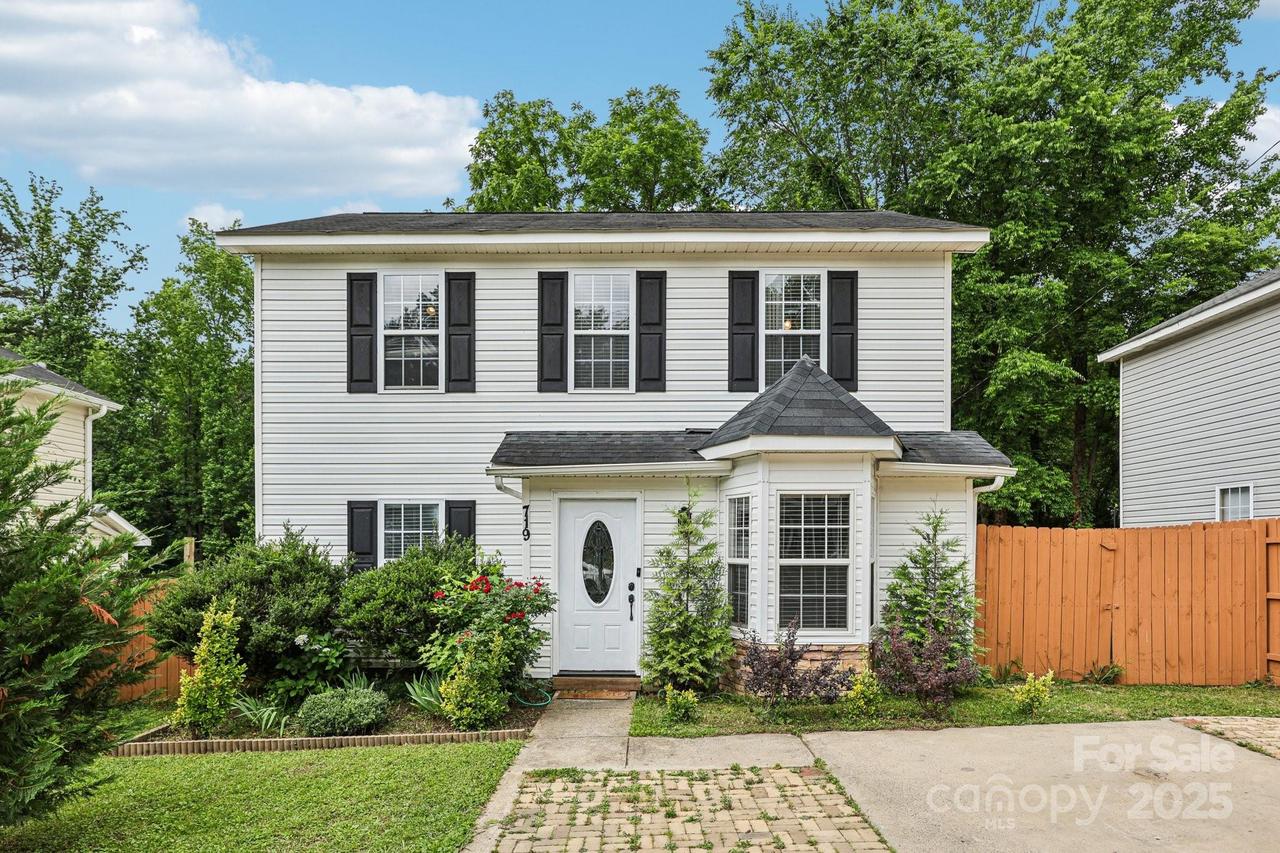 719 Dawn Cir., Charlotte, NC 28213
