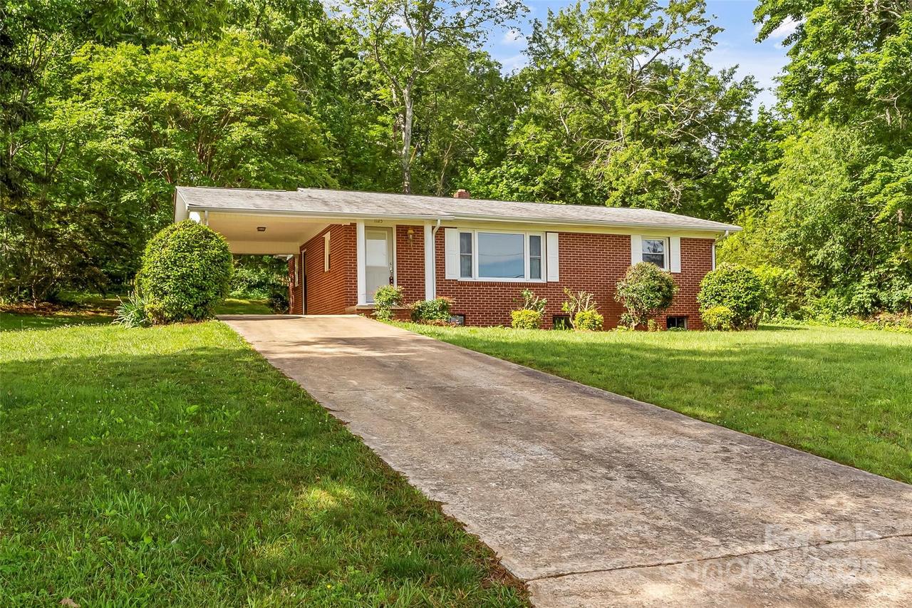 1125 Windy Acres St., Morganton, NC 28655