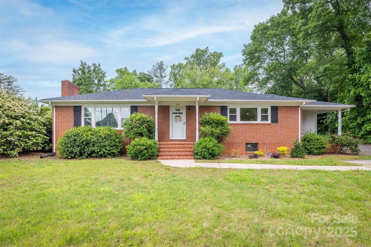 826 Jamestown Rd., Morganton, NC 28655