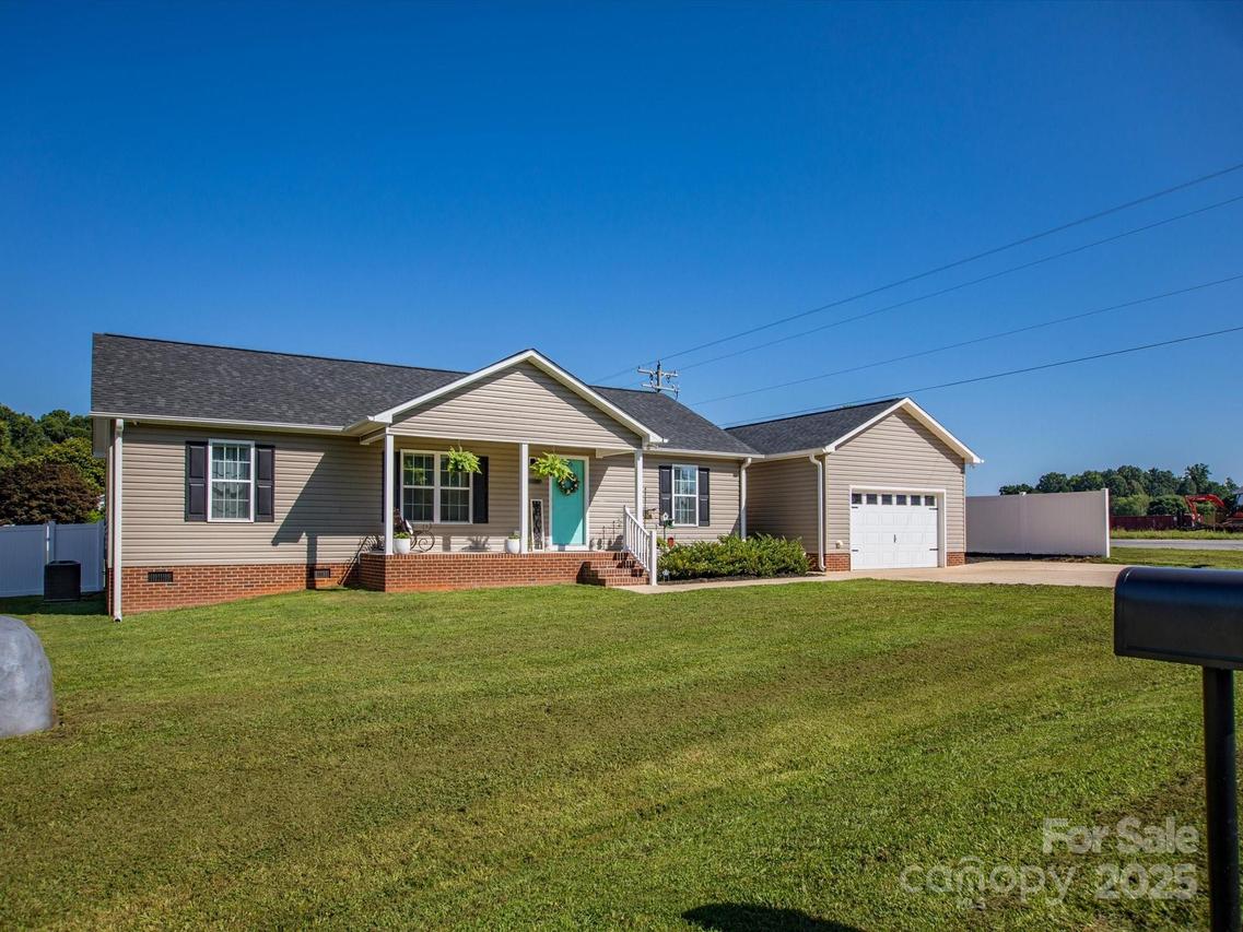 110 Lochshire Ln., Woodleaf, NC 27054