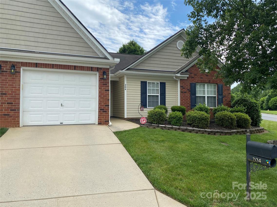 204 Woodbridge Cir., Mount Holly, NC 28120