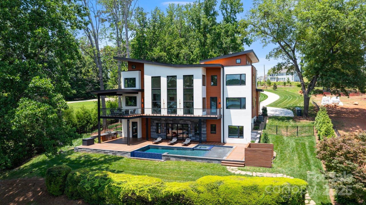 5930 Midsomer Rd., Charlotte, NC 28214