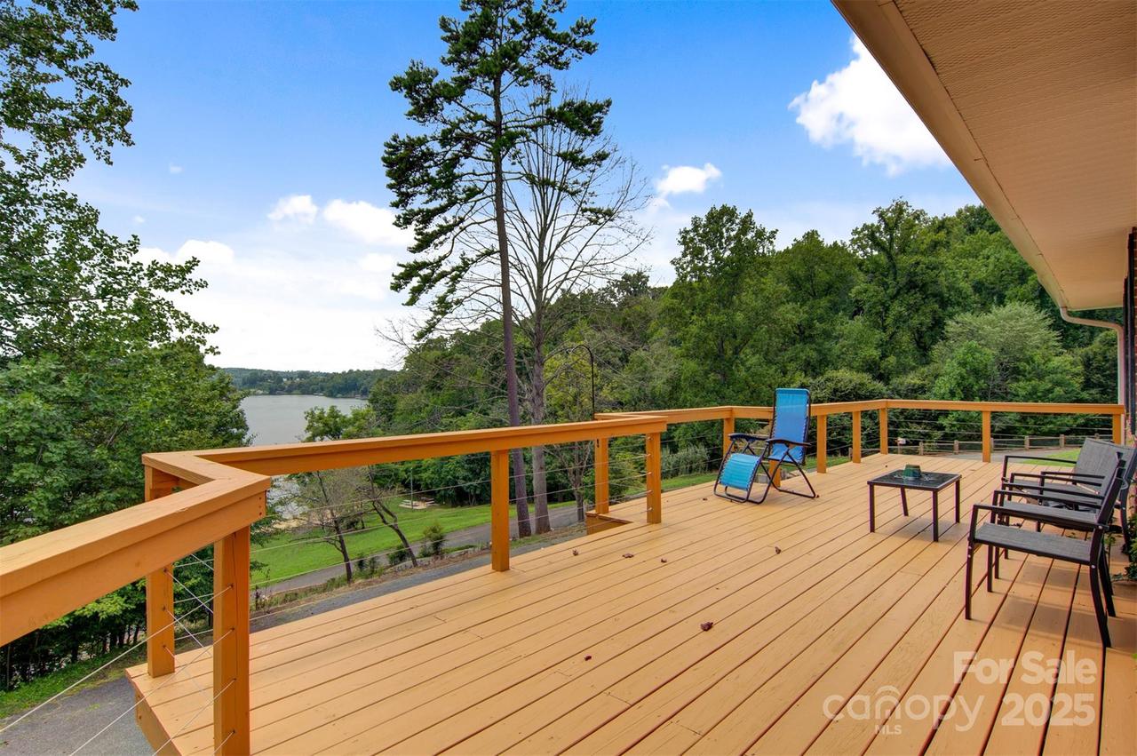 6294 Southlake Dr., Hickory, NC 28601