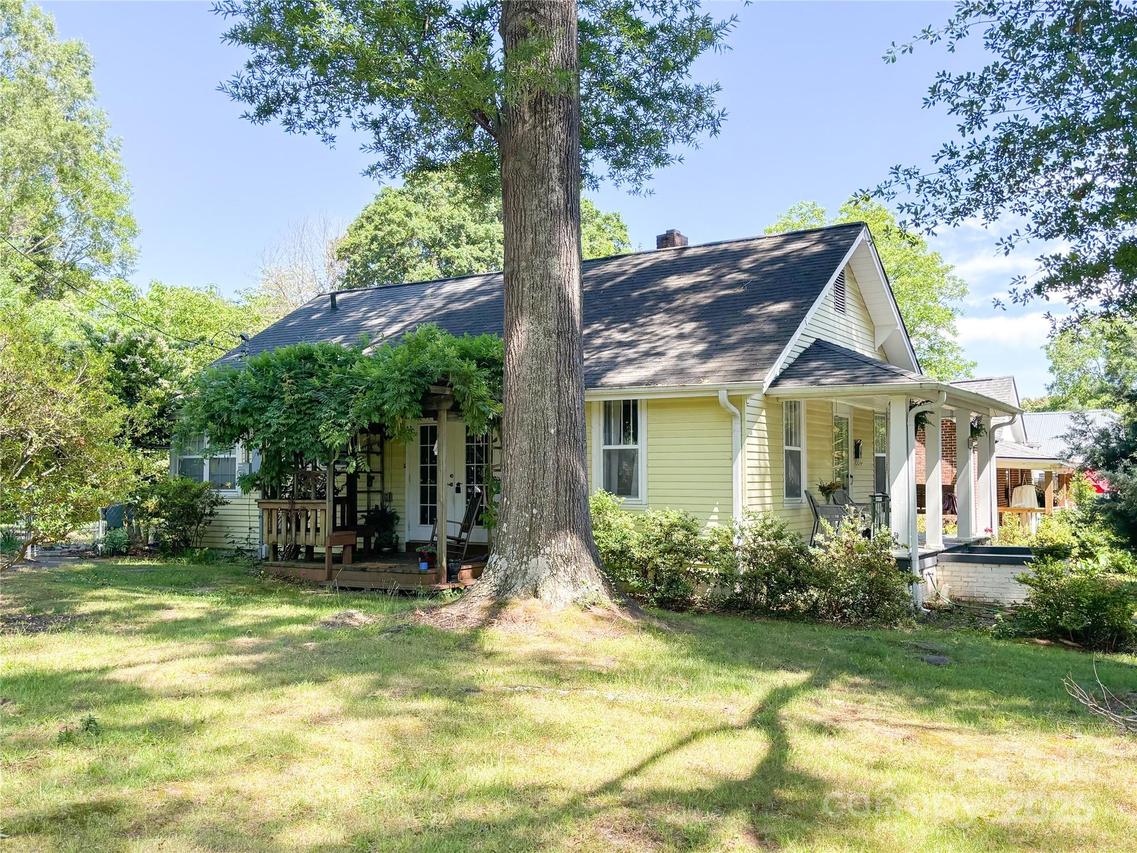 436 8th Avenue Dr., Hickory, NC 28601