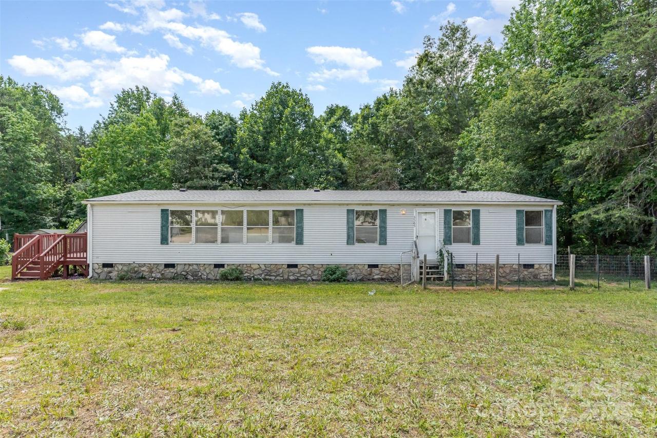 3585 Woodstream Dr., Maiden, NC 28650