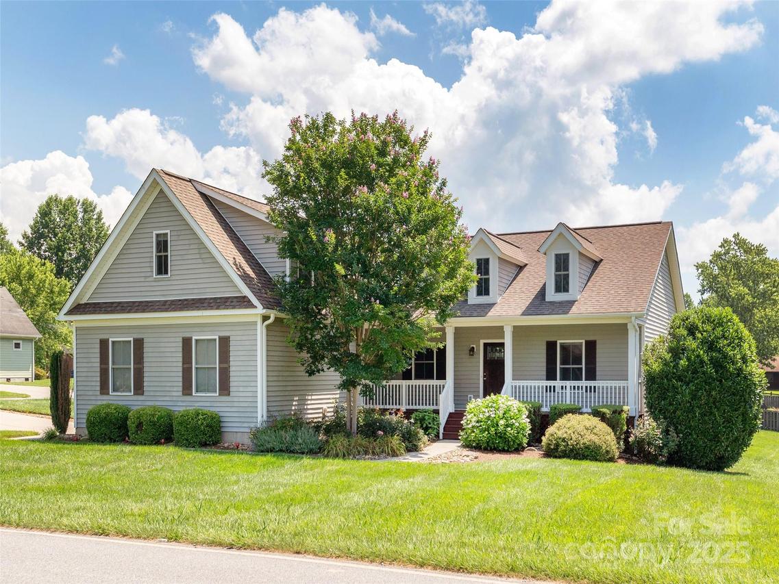 16 Hollyhock Ct., Flat Rock, NC 28731