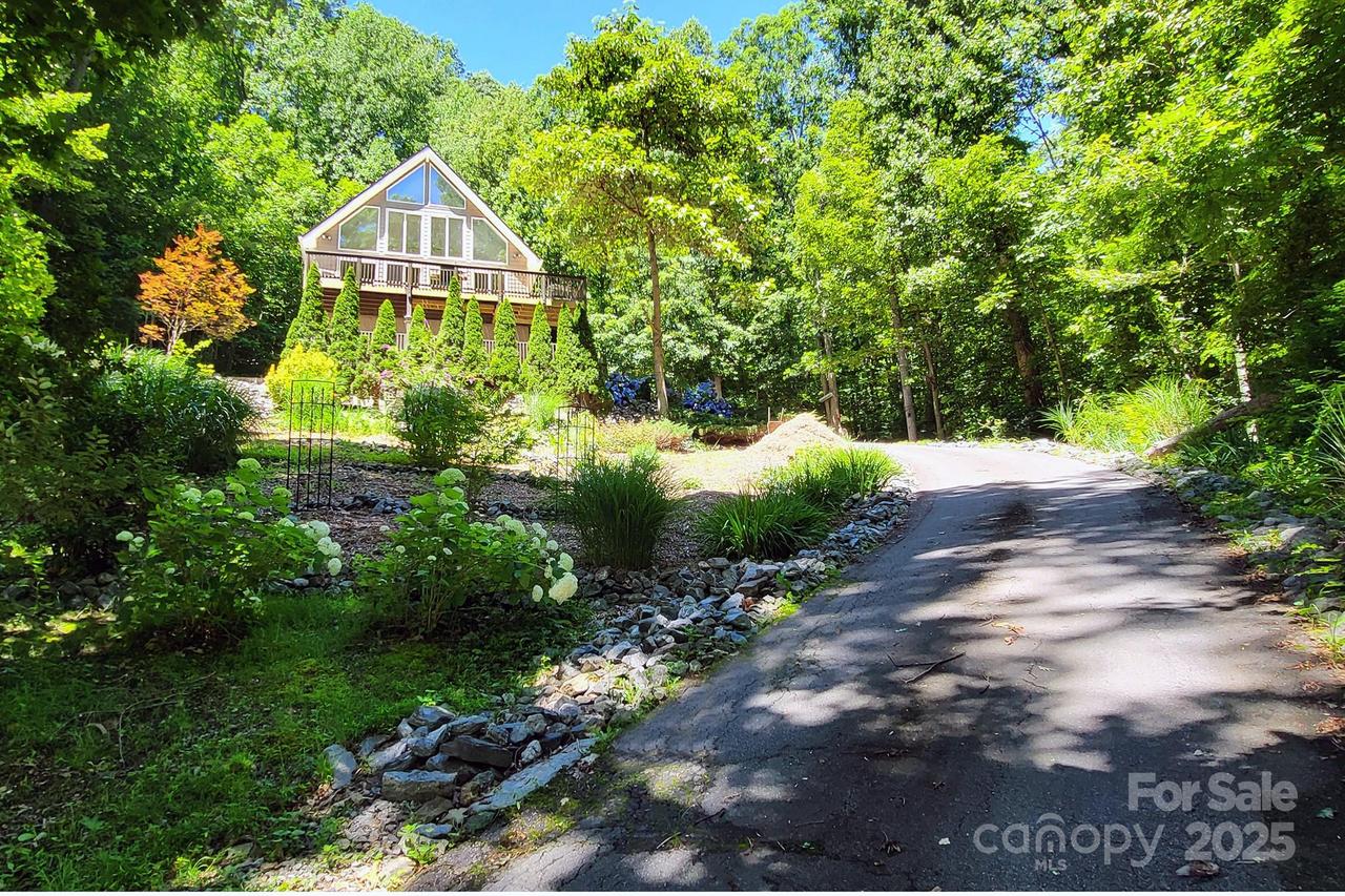 350 Mckissick Rd., Flat Rock, NC 28731