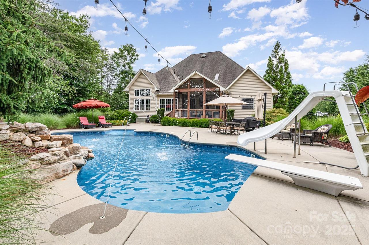 6057 Erie View Ct., Denver, NC 28037