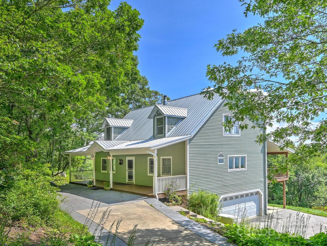 58 Randall Dr., Fairview, NC 28730