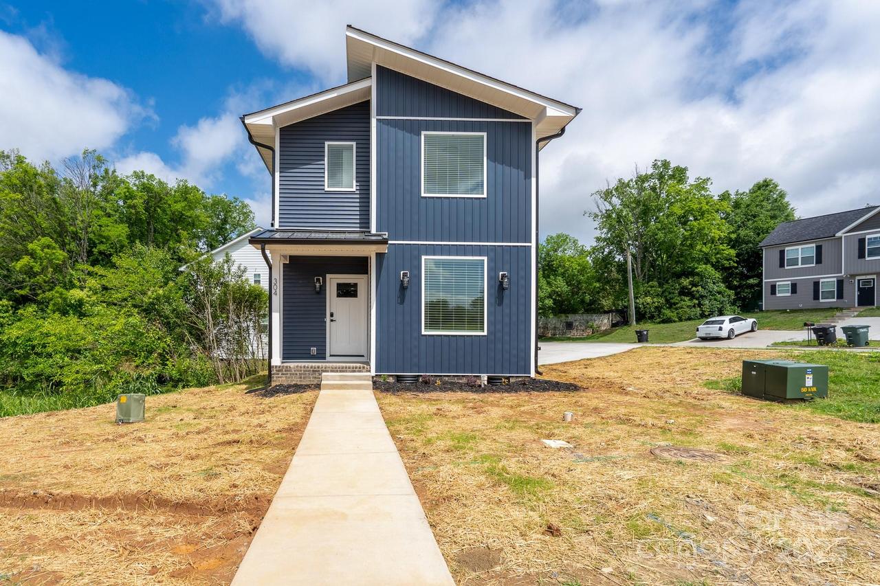 304 Cabarrus Ave., Concord, NC 28025
