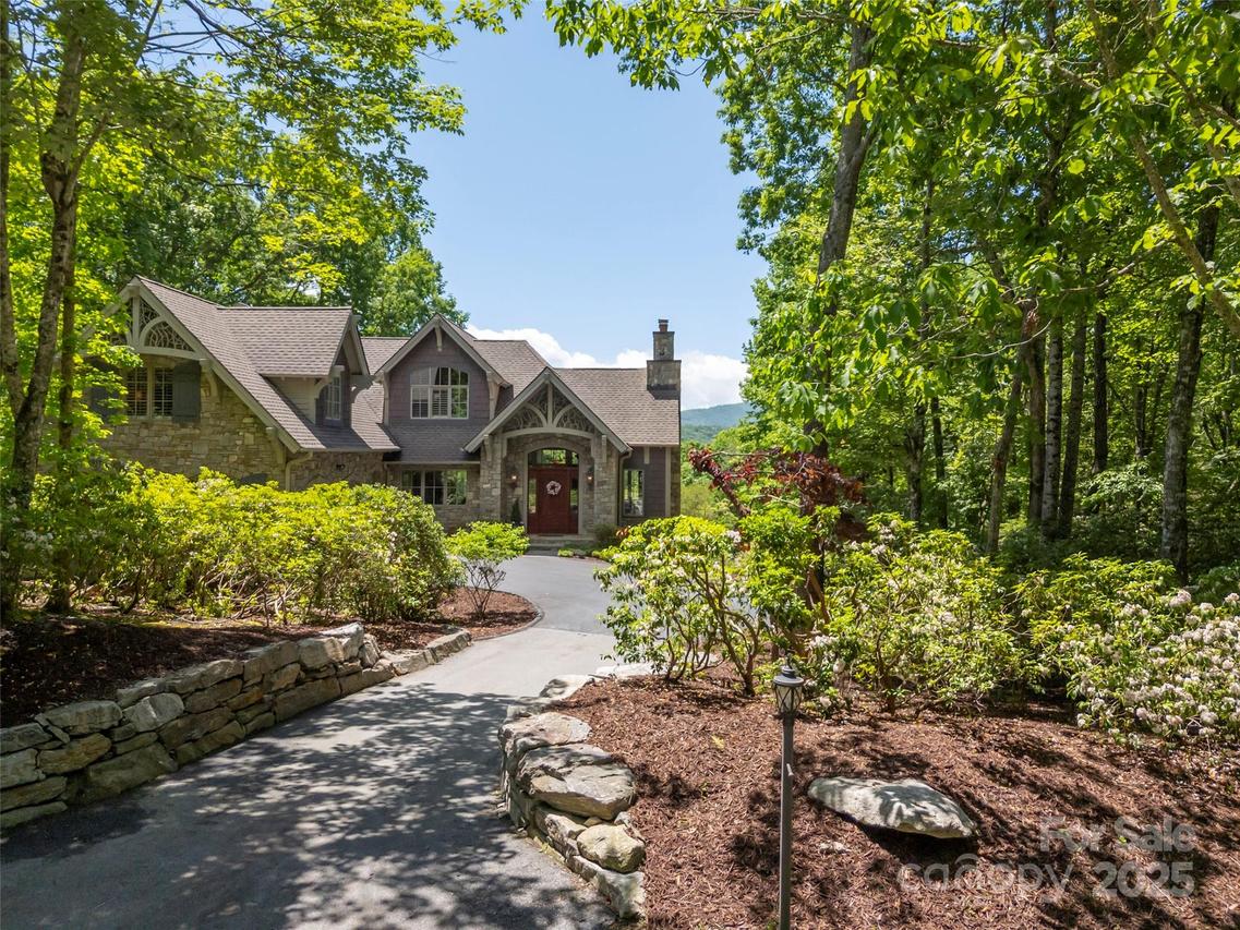 296 Cedar Rock Tr., Hendersonville, NC 28739