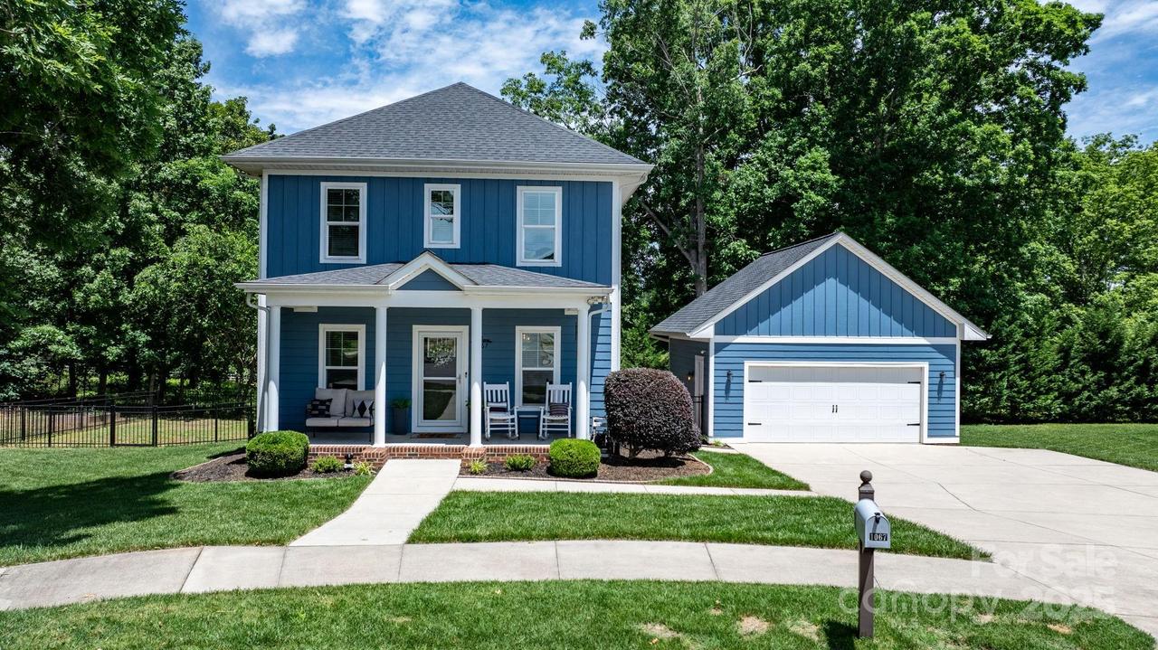 1067 33rd Avenue Loop, Hickory, NC 28601