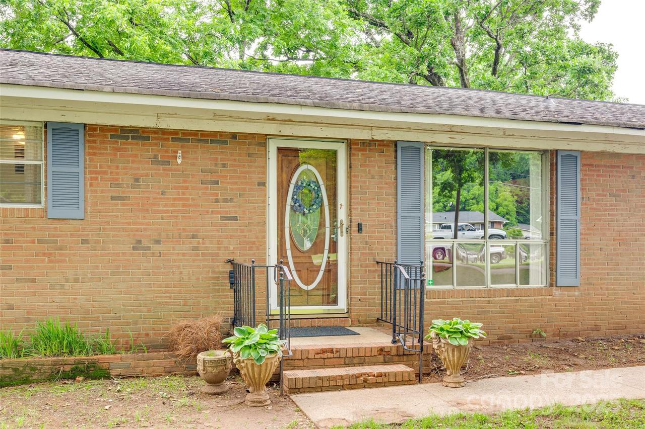 504 Amon Ln., Pineville, NC 28134
