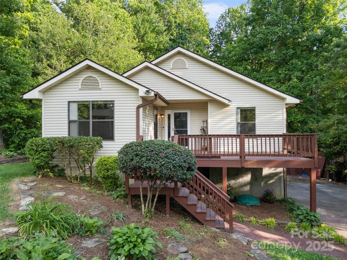 100 Tarragon Pl., Flat Rock, NC 28731