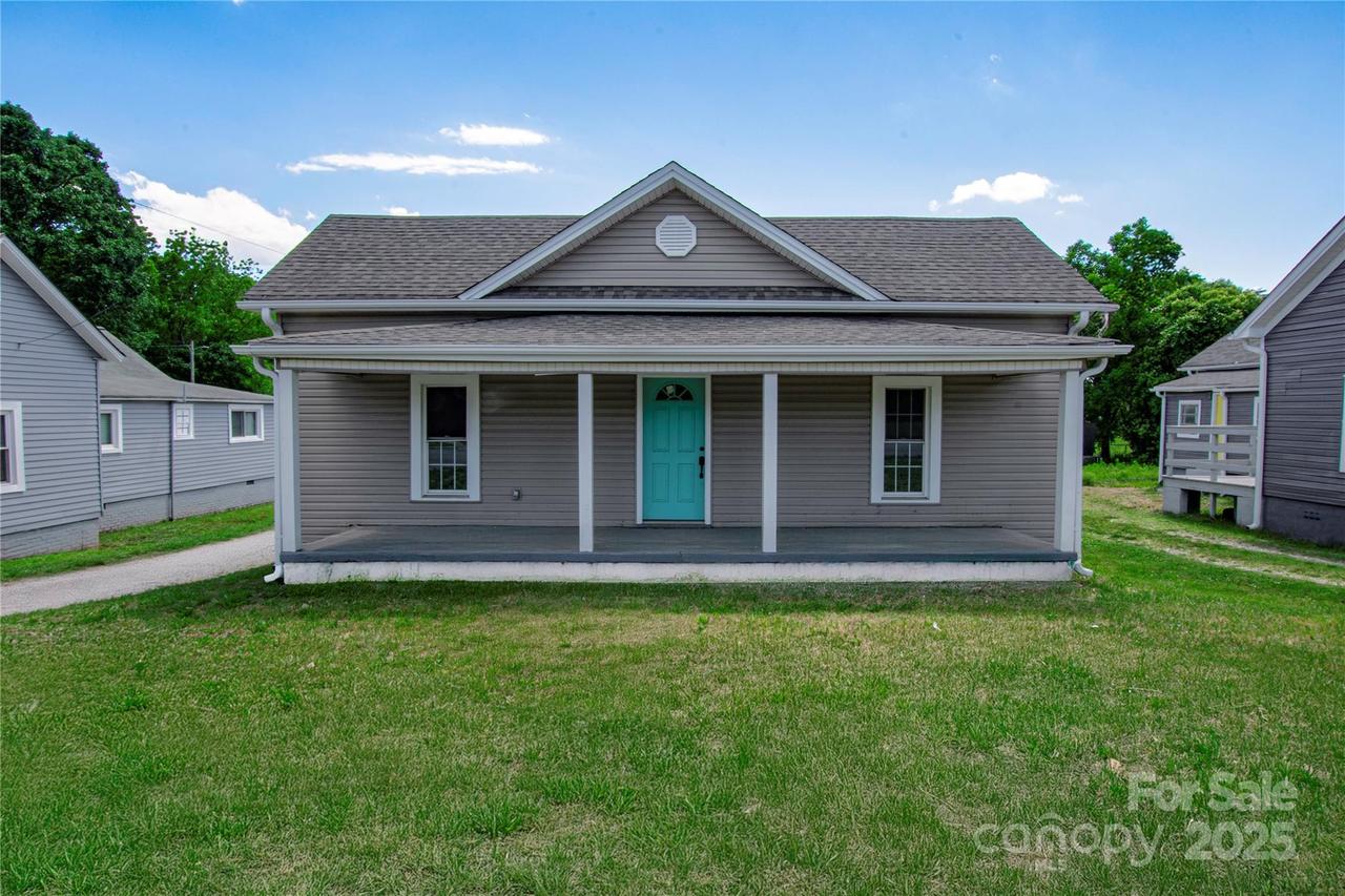 921 W 1st St., Lowell, NC 28098