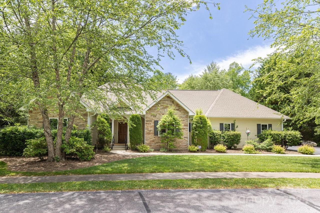 190 Jonathan Creek Dr., Etowah, NC 28729