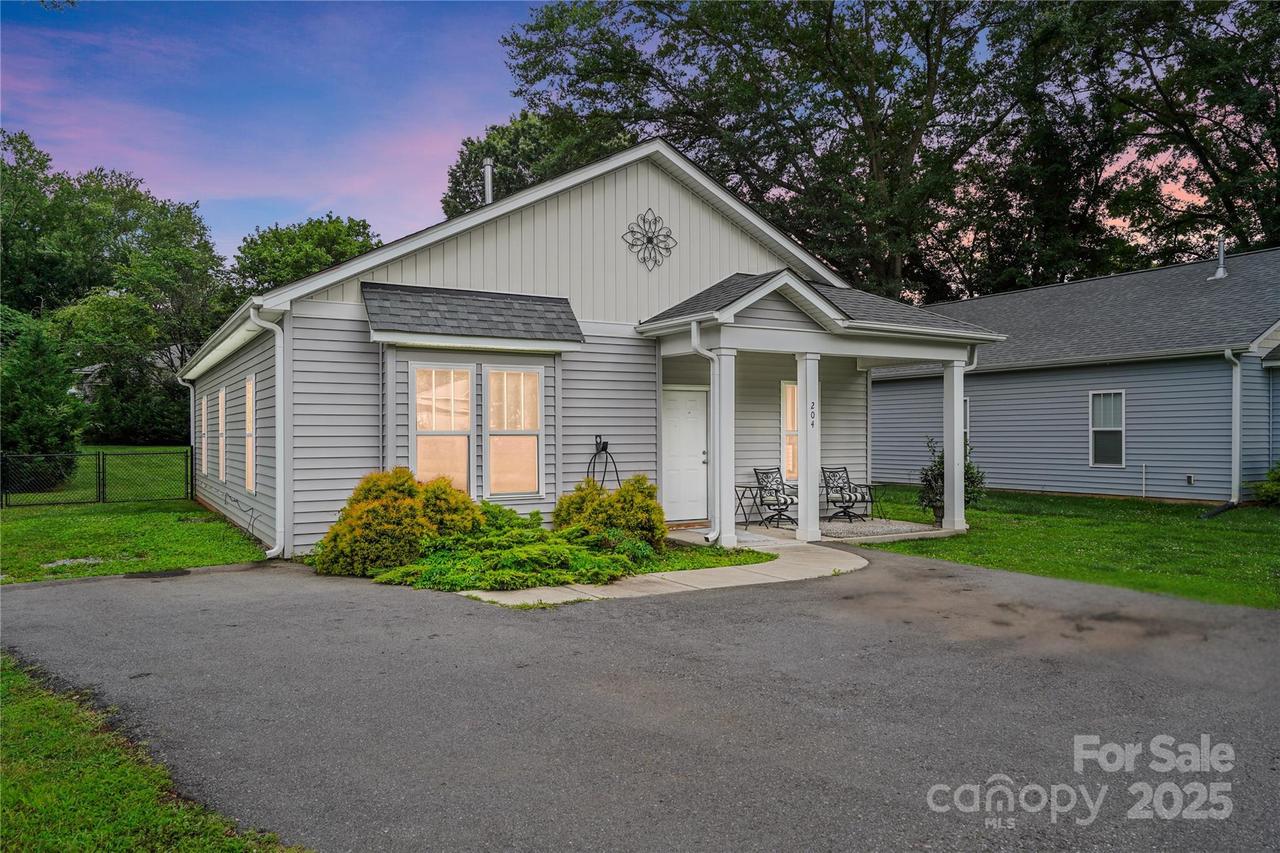 204 Craig St., Mount Holly, NC 28120