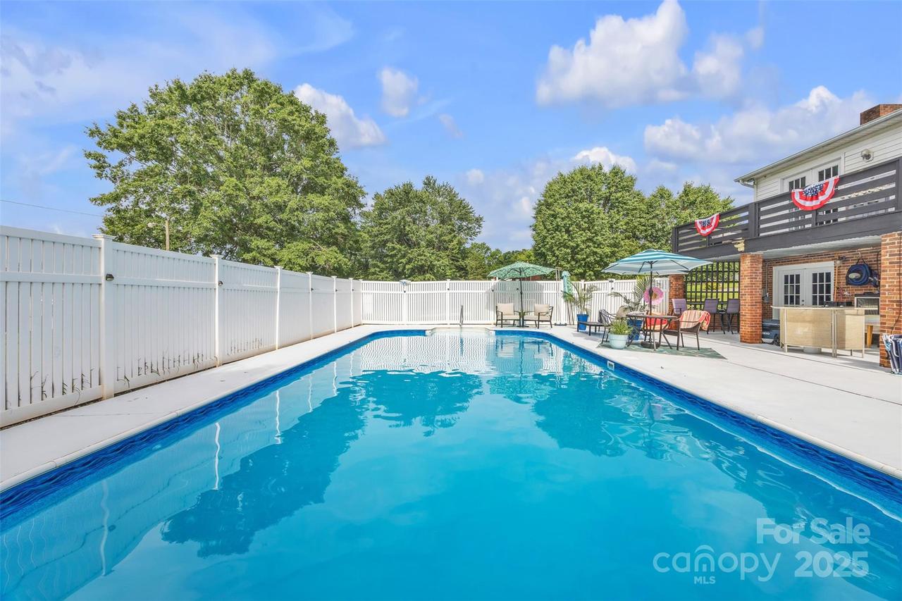 1 Plaza Dr., Granite Falls, NC 28630
