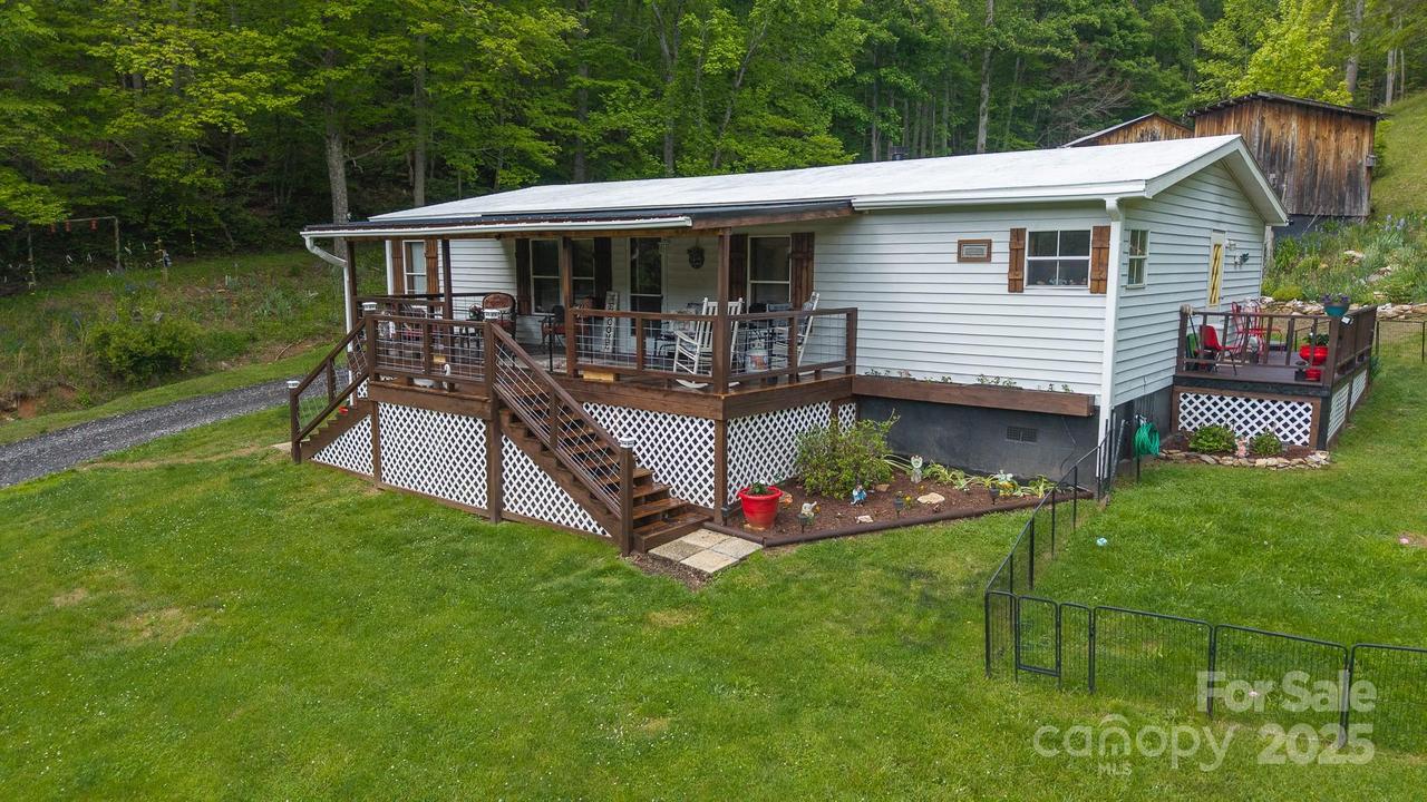 559 Mouth Of Silas Creek Rd., Lansing, NC 28643