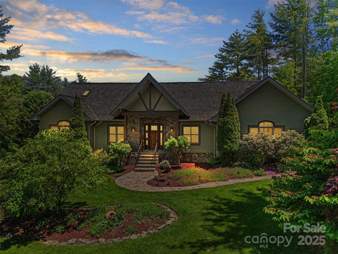 2160 Valle Cay Dr., Vilas, NC 28692