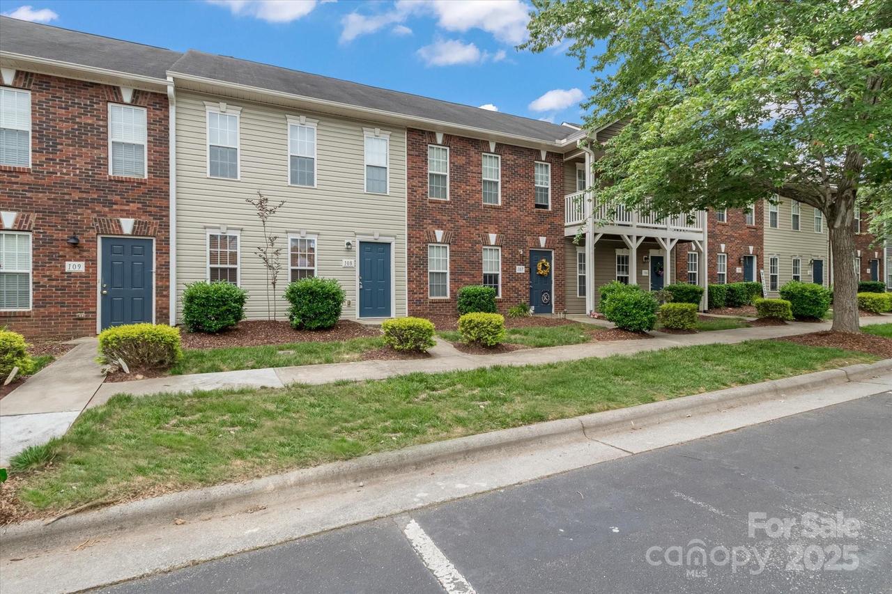 128 Locomotive Ln., Mooresville, NC 28115
