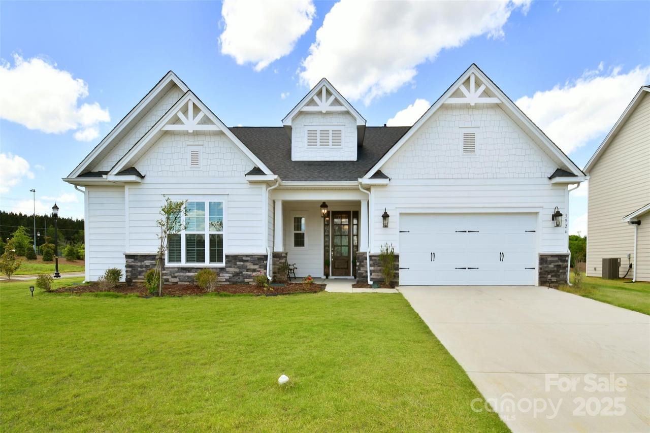 3924 Dahlia Dr., Harrisburg, NC 28075