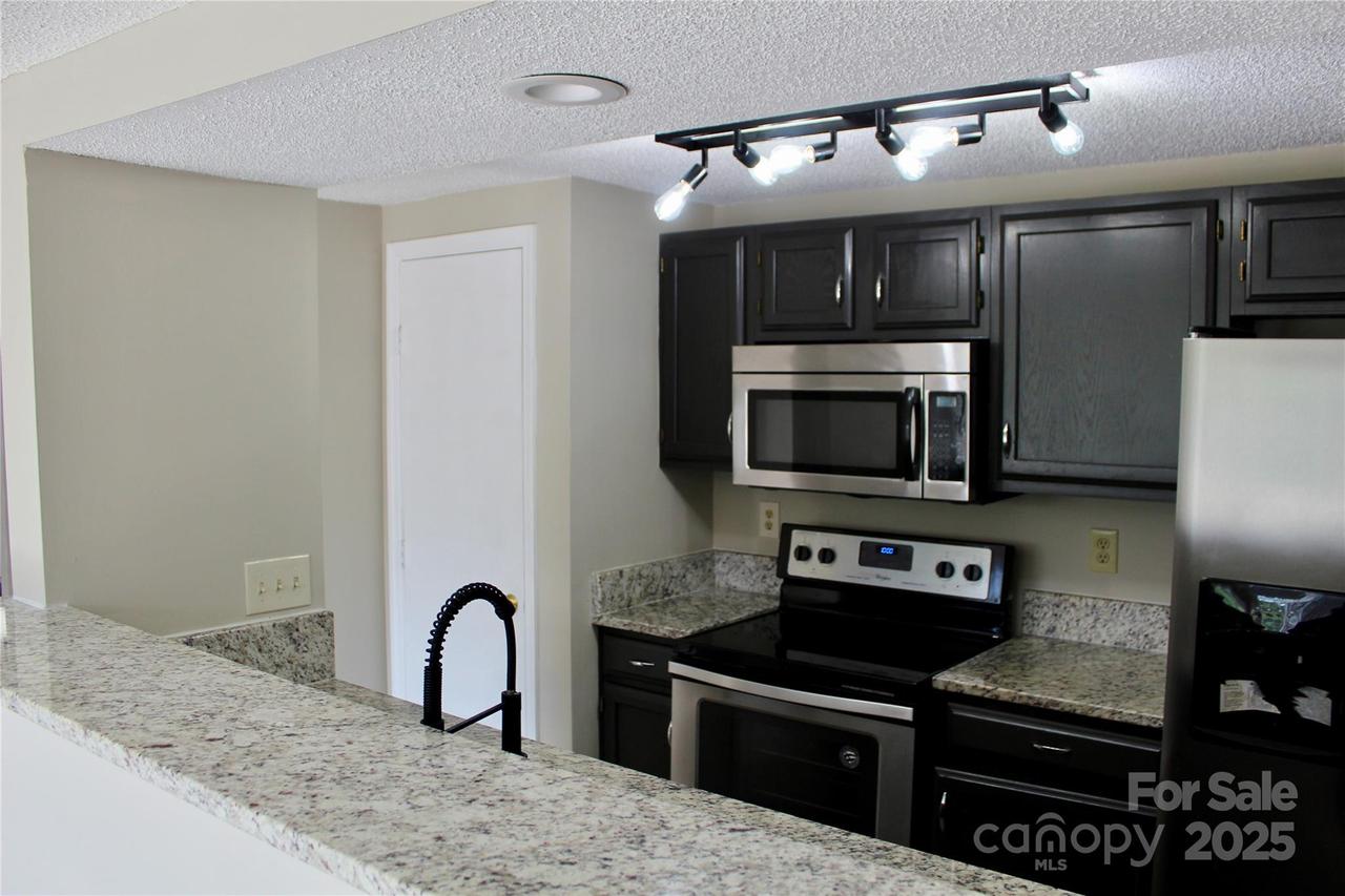 1604 Arlyn Cir. #E, Charlotte, NC 28213