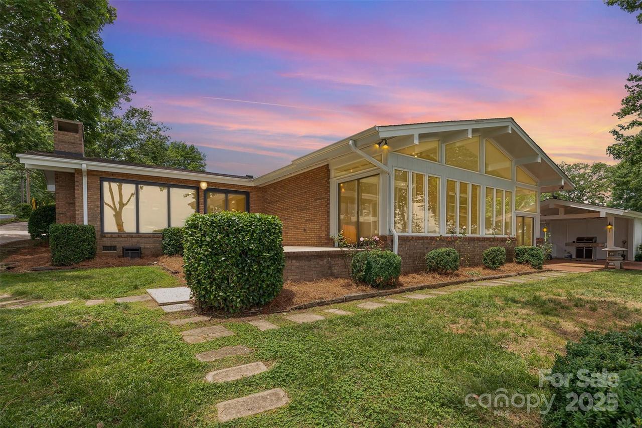 5114 Leisure Ln., Sherrills Ford, NC 28673