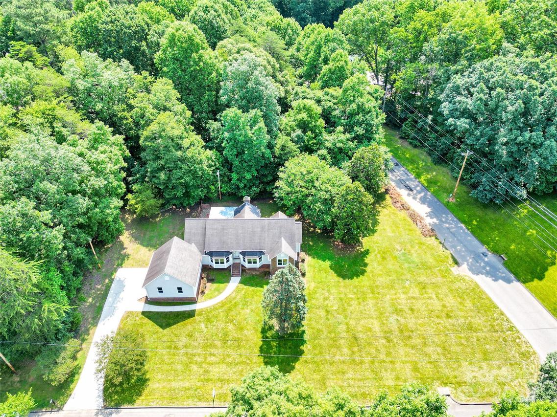 511 Brookwood Dr., Statesville, NC 28677